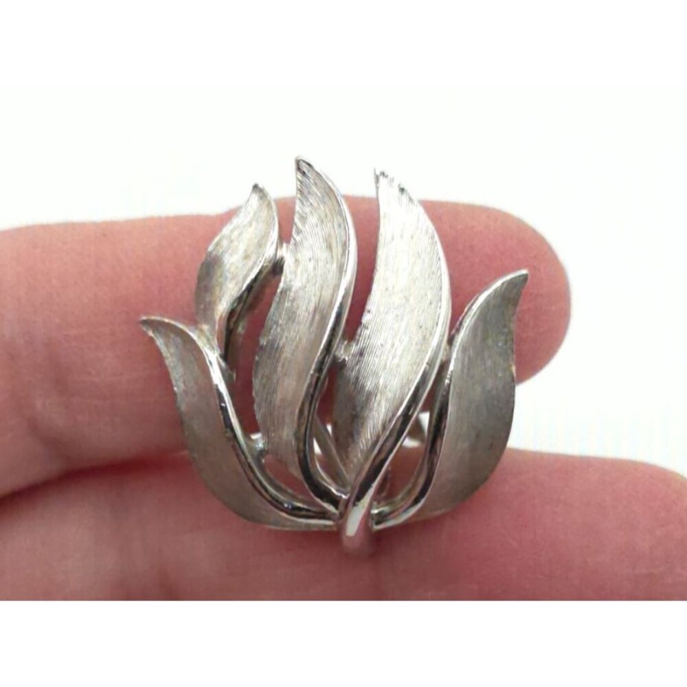 Vintage Silver Trifari Leaf Cluster Clip On Earrings Designer Statement Jewelry